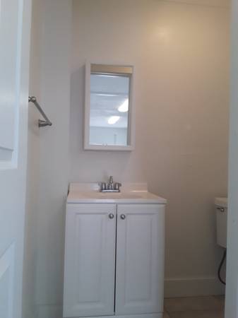 $795 / 270ft2 - Oficina Pequeña o Espacio de Servicio en S Broadway (Englewood)64150942580353123