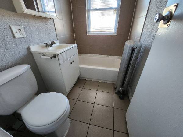 $570 Pleasant Auburn Gresham 1Br 1Ba Heat Included (Auburn Gresham)63960011408131124