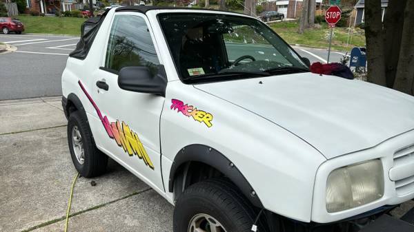 2001 Chevy Tracker Sport Utility Convertible 2D - $3,000 (Silver Spring)63616290042625123