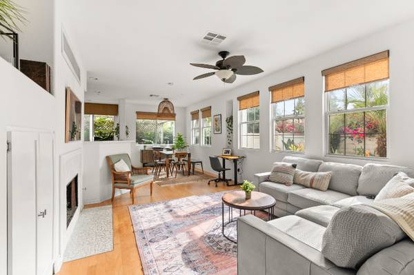$7300.00 / 3br - 1268ft2 - 3 Bed 2.5 Bath townhome in community with amenities in surfer-style to63932990258563120