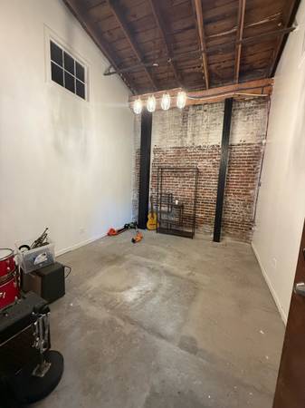 $625 / 140ft2 - Office/Studio/Salon/Massage (Athens)63792066054657120