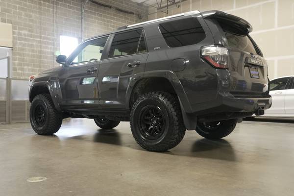 2024 *Toyota* *4Runner* *SR5 4WD* Gris - $43,991 (Stouffville Motors)63470770721667122