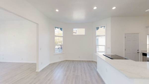 $2,795 / 2br - 840ft2 - Bright & Airy Top Floor Apartment (oakland west)63695785243649124
