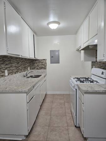 $820 / 1br - 675ft2 - 1 BED 1 BATH APARTMENT FOR RENT (Glendale)63812226637825123