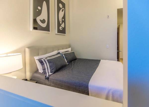 $2,678 / 1br - 595ft2 - Fitness Center w Free Weights, Wood Style Floors, Pet Friendly (We are locate in SLU w/ In walking distance to Amazon)63995109905410123