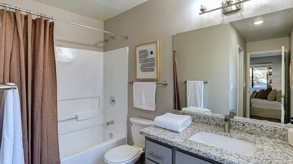 $2,680 / 2br - 1000ft2 - Upscale 2 BR Living with Stainless Steel Appliances, Carport Parking (hayward / castro valley)63657863486465124