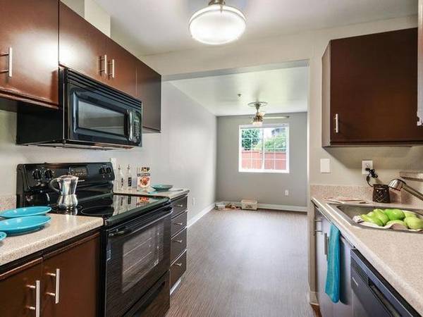 $1,835 / 2br - 881ft2 - Dishwasher, Clubhouse, Disposal, Ceiling Fans (133 124th Street SE, Everett, WA 98208)63688514719107122