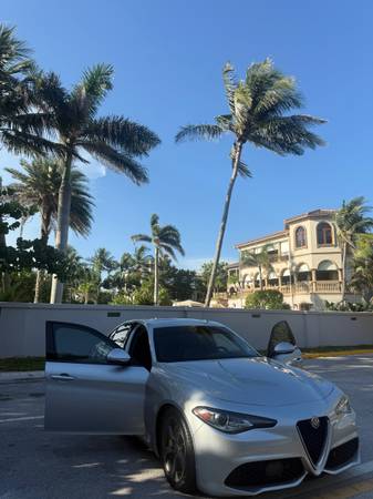 2017 Alfa Romeo Giulia Ti Sport - $17,495 (Nápoles)63470257921795124