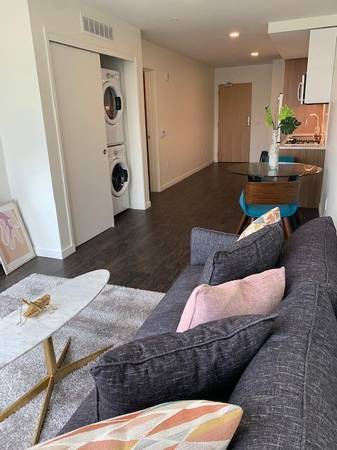 $2,945 / 2br - 1093ft2 - Washer/Dryer, Off Street Parking, Air Conditioning (Multnomah Village)63831682694657124