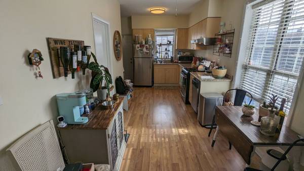 $1,495 / 1br - 800ft2 - Recent Rehabbed 1BD/1BR West Town Pet friendly apartment (Furnished) (Chicago)63959875356546121