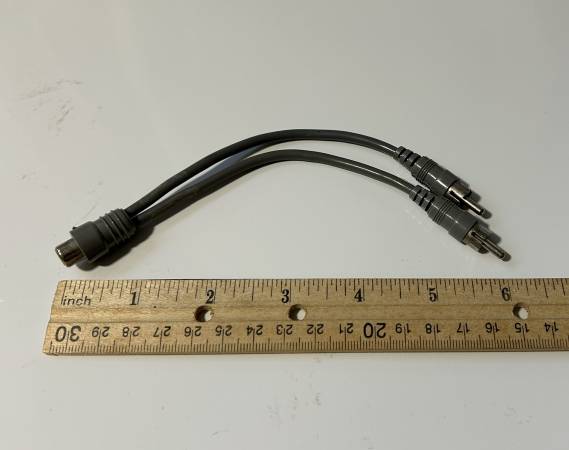 RCA Plug Y-Adapter 1