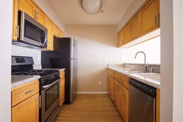$2,650 / 375ft2 - Lavavajillas, cerca de líneas de autobuses, ascensor (1537 7th St, Santa Mónica, CA)63869889199619122
