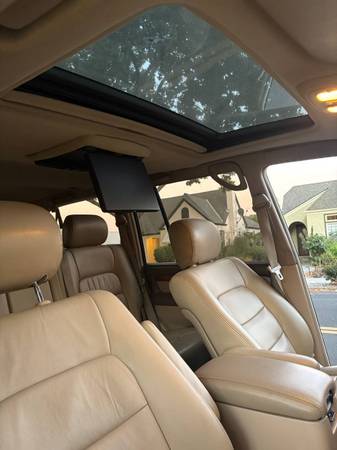 1999 Lexus LX470 - $18,400 (los gatos)63469888792705124
