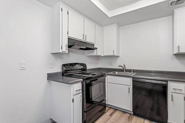 $1,795 / 2br - 816ft2 - 💥 Experience the Renew Lifestyle Today In A Spacious 2bedroom! 💥 (4247 Hackberry Lane, Carmichael, CA)63900309415682123