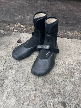 Booties surfing size 7 1