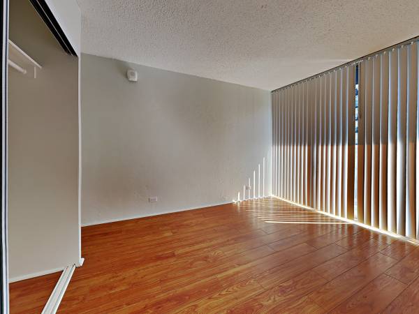 $2,495 1 Bedroom Charm, Sunlit Balcony Views and Short Walks to Hotspots! (tenderloin)64030485337986124
