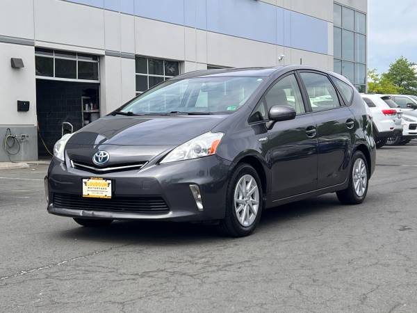 2012 Toyota Prius V tres 4 puertas Wagon híbrido gasolina/eléctrico - $5,999 (CHANTILLY)63616596623235120