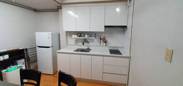 RENT DOWN! loft+kitchen, big windows (bottom=undeground) (4) 1