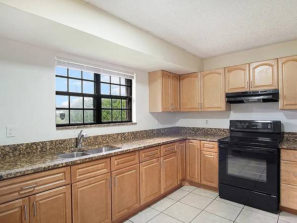 $1,000 / 3br - 1360ft2 - Gorgeous and peaceful family home (1380 SE Starklake Court, Port Saint Lucie, FL 34952)63867159086465121