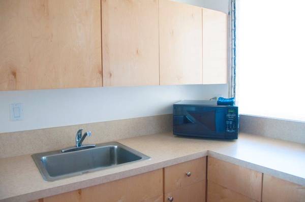 $1,975 / 1br - 500ft2 - Ala Wai view (Waikiki)63939535871106123