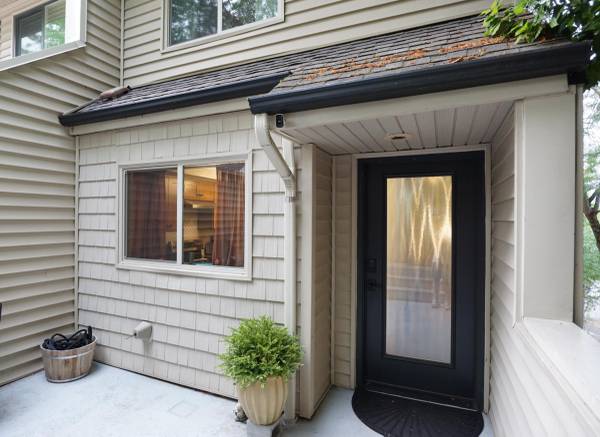 $3,495 / 2br - 1124ft2 - Live in Style Fully Renovated 2 Bedroom and 1-3/4 Bathroom Condo (Seattle)63659466349699120