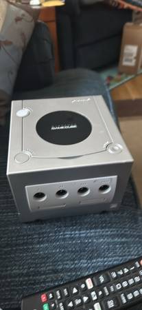 Nintendo GameCube Console Platinum silver DOL-101 System with cables controller  1
