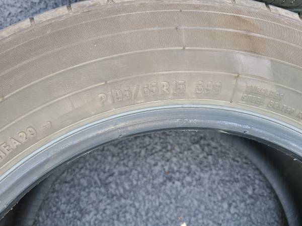2 neumáticos Toyo P195/65R15 89S - $100 (HERNDON)63471145937153121