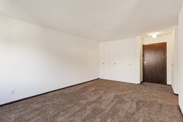$99,000 / 400ft2 - Marcy Holmes Studio with Parking and Great Amenities! (Minneapolis (Marcy Holmes))63868704639619124