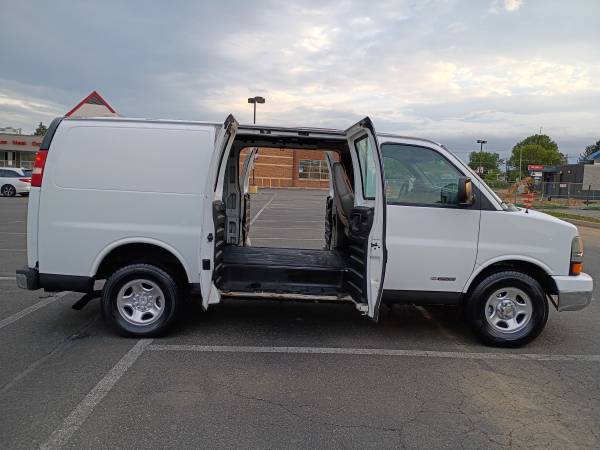 2004 Chevrolet Express - Photo 8