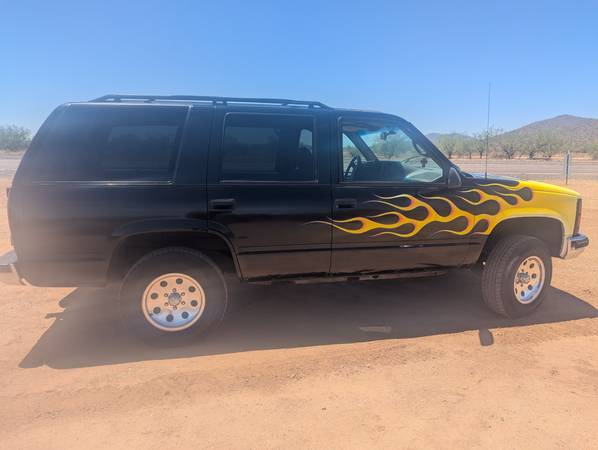 1995 GMC Yukon SLT 4x4 con solo 132,000 millas - $4,999 (Carefree HWY y 7th Street)63612839069571123