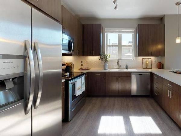 $1,599 / 1br - 636ft2 - Captivating 1 BR/1 BA with Co-Work Spaces & More63973504749314123