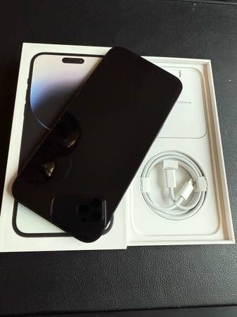 iPhone 14 pro max Black 128 - $650 (New York)63470648602113121