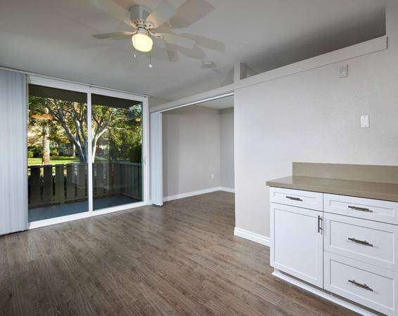 $2,200 / 1br - Easy Freeway Access to I-5 - Popular Nature Area + Convenient (Oceanside)63701665725569122