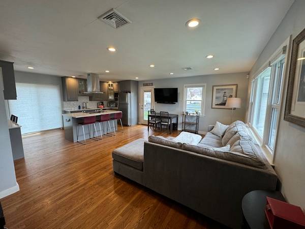 $3,000 / 3br - 1000ft2 - Lighthouse Point Charmer (Morris Cove)64010332243075123
