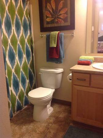 $1,749 / 2br - 1132ft2 - Amplio nivel superior de 2 habitaciones/2 baños en Vancouver, WA (7915 NE Burton Rd, Vancouver, WA)63831682274817123
