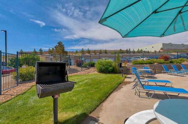 $1,483 / 3br - 1279ft2 - Package Receiving, Off Street Parking, W/D Hookup (1040 Highland Vista Ave, Castle Rock, CO)63973500712322120