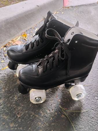 Xudrez Classic High-Top Double-Row Leather Uni-Sex LIGHT UP Roller Skates Sz 38 - $25 (Canyon lake)63471082924289121