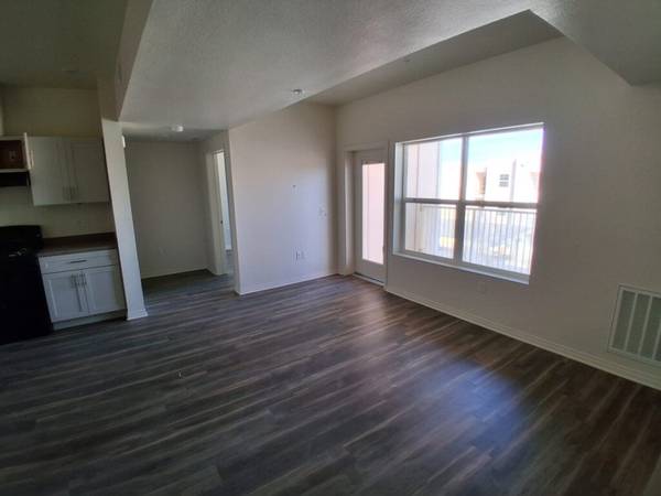 Dishwasher, Washer/Dryer Hookup, 3BD 2BA 1