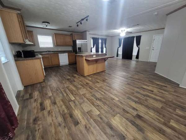 $1,400 / 2br - Charming 2 Bed, 2 Bath .  Just 3 Miles from WEC! (Ocala)63861743899139122