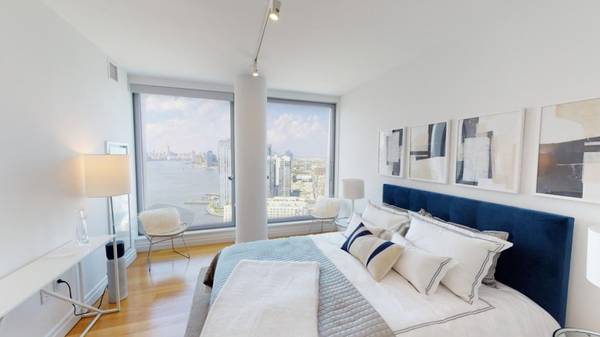 $10,495 / 2br - amazing views from 39th floor, near Domino Park (Williamsburg)63788505759361122