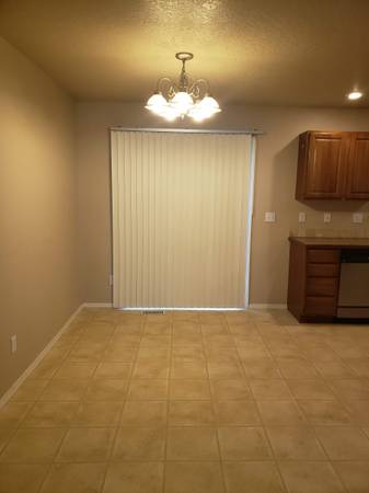$1,895 / 3br - 1300ft2 - Next Door To Fine Dining and Shopping!1091 N. Nichole Ave. Boise (Boise)63981532573570124