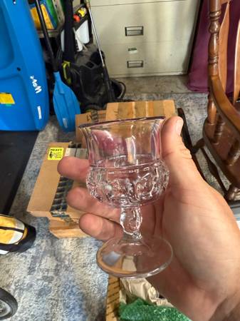 Manhattan Glass - EAPG 1