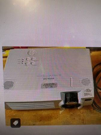 Hitachi cp-380 LCD Projector 1