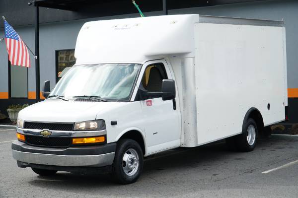 Camión de carga 2021 CHEVROLET EXPRESS 3500 DUALLY CORTADO CAJA 14 FT - $23,993 (Kennesaw)63620662080513122