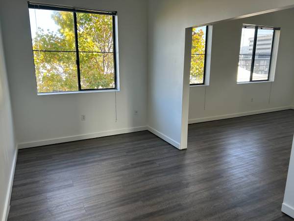 $2,195 ONE OF A KIND!  SPACIOUS SPACE WITH VIEWS - Available NOW! (berkeley)63797037401985120