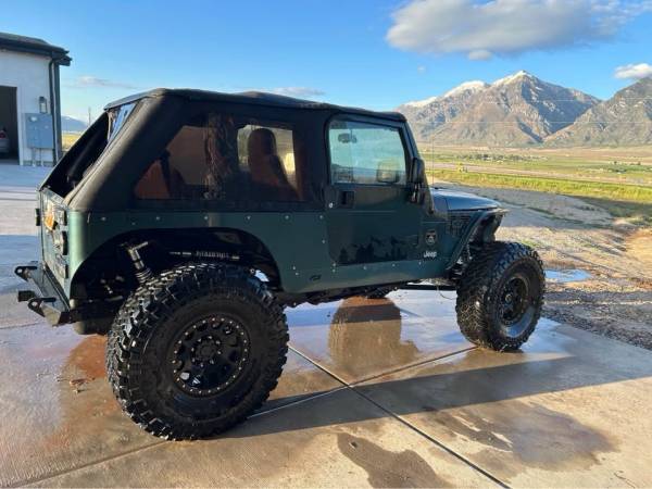 Built 2005 Jeep Wrangler Unlimited - $32,500 (Mona)63470045858435122