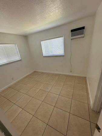 $1,375 / 1br - 1 BEDROOM WITH EASY MOVE IN! FIRST MONTH FREE (Pompano Beach)63906442317187121