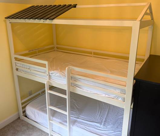 Bunk bed - frame only 1