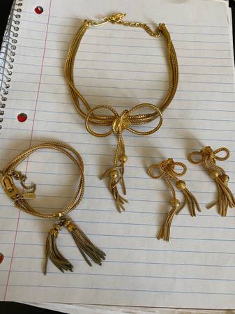 Vintage Monet Necklace, bracelet and earrings set - $65 (San Marcos)63471350212097120