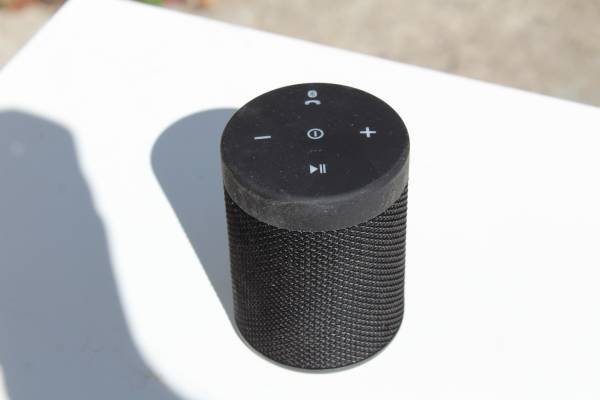 small blue tooth speaker no cable 1